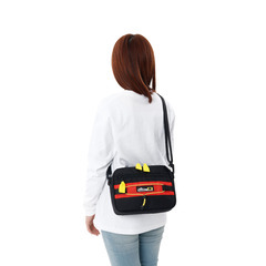 【10%OFF】ショルダーバッグ　ユニセックス MOUNTAINSMITH PRISM (HORIZONTAL SHOULDER) MSCC-0006 3.5L BLACK / RED 送料無料の画像