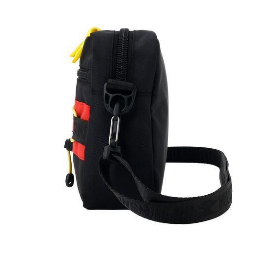 【10%OFF】ショルダーバッグ　ユニセックス MOUNTAINSMITH PRISM (HORIZONTAL SHOULDER) MSCC-0006 3.5L BLACK / RED 送料無料