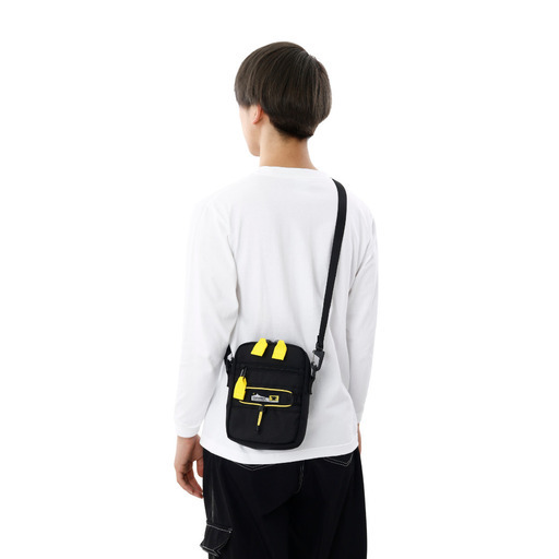 【10%OFF】ショルダーバッグ　ユニセックス MOUNTAINSMITH PRISM MINI (VERTICAL SHOULDER) MSCC-0007 2L BLACK / BLACK 送料無料