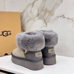 UGG ムートンブーツ ベージュ ショートの画像