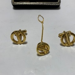 dunhill ダンヒル　🇬🇧　カフス＆タイタックのセット　金　ゴールドの画像