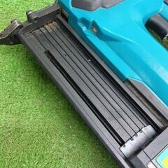 マキタ FN350D 充電式面木釘打【野田愛宕店】【店頭取引限定】【中古】管理番号：ITHUATZ5VMGKの画像