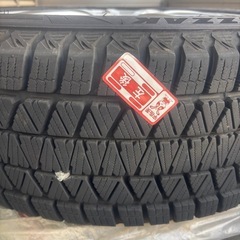 スタッドレスタイヤ　225/55/18 pcd114.3の画像