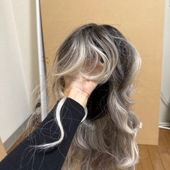 ウィッグ 未使用　ロング カール グレージュブロンドの画像