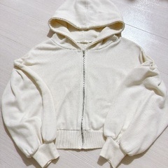 アプレジュール パーカー アイボリーの画像