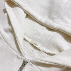 アプレジュール パーカー アイボリーの画像