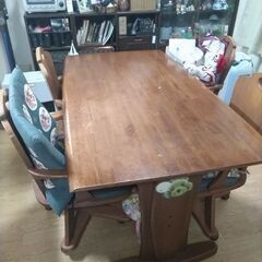 差し上げます。　テーブル　縦約150㌢　横約86㌢　高さ約71㌢の画像