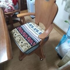 差し上げます。　テーブル　縦約150㌢　横約86㌢　高さ約71㌢の画像