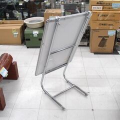 店舗什器 パネルスタンドとポスターグリップセット 傾斜タイプ シルバー パネルフレーム 苫小牧西店の画像