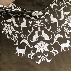 Mサイズ　セシール　チュニック　ロングニット　カーキ色　ねこの画像