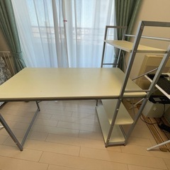 パソコンデスクの画像