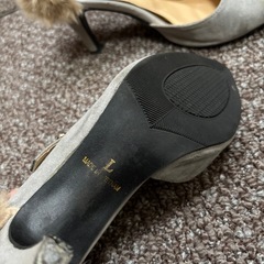 ファー付きパンプスの画像