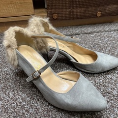 ファー付きパンプスの画像