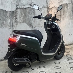 大人気セール‼️安心のバッテリー新品✨️前後タイヤまだまだ山あり🗻ヘッドライトバルブ新品✨️嬉しいオイル交換済み♻️燃費重視＆バイク初心者＆デザイン重視の方にオススメ✨ラクラク始動のインジェクション💥AF74 ダンク✴の画像