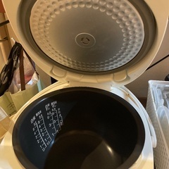 TOSHIBA 炊飯器 RC-10HK　5.5合炊きの画像