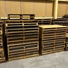 木製　パレット　大量の画像