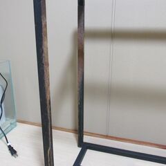 画像の６０センチ用水槽台２台￥1000円～2段水槽台なので４台水槽おけます￥1000円～の画像