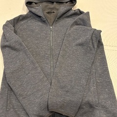  ユニクロ ブロックテック フリースパーカー  グレーLの画像