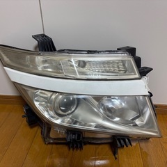 e52エルグランド じゅんせい純正ヘッドライトの画像