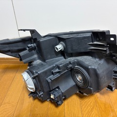 e52エルグランド じゅんせい純正ヘッドライトの画像