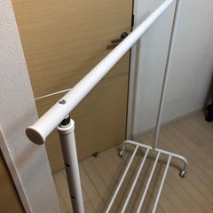 キャスター付き洋服ハンガー　高さ調整可能の画像