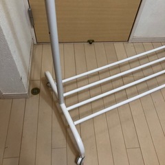 キャスター付き洋服ハンガー　高さ調整可能の画像