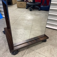 美品 姿見 収納棚付き キャスター付きの画像