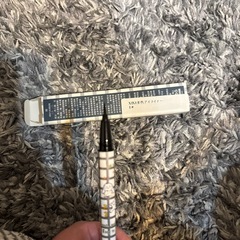 リキッドアイライナーとリップの画像