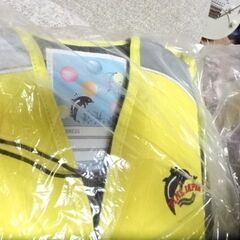 ライフジャケット新品２点 ビーチサンダル２点の画像