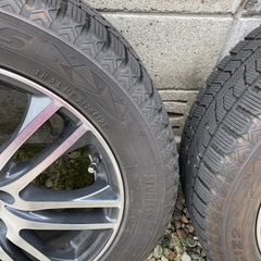 クラウンスタッドレスタイヤの画像