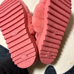 ＵＧG ピンクのサンダルの画像