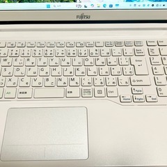 富士通　ホワイト ノートパソコン Intel 8GB SSD Office2024 Windows11 ノートPCの画像
