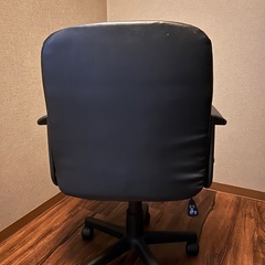 オフィスチェア　ブラック　キャスター付き、昇降機能付きの画像