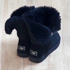 UGG アグ ムートンブーツ ブラック 25cm ボタン付き ファーの画像