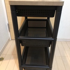 3段引き出し付きラックの画像