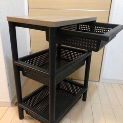 3段引き出し付きラックの画像