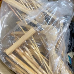 木製ハンガーまとめて37点の画像