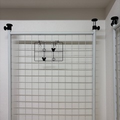 突っ張り壁収納パーテーションの画像