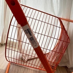 IKEA オレンジ　チェアの画像