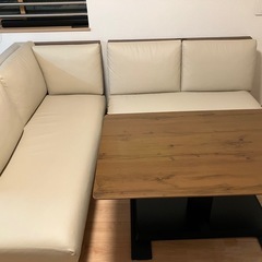 ニトリ　ダイニングテーブル&ソファさし上げますの画像