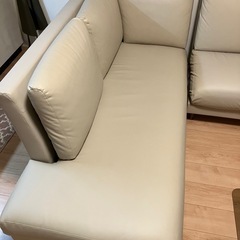 ニトリ　ダイニングテーブル&ソファさし上げますの画像