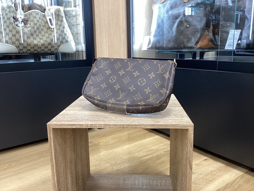 LOUIS VUITTONよりポーチ　モノグラム　M51980