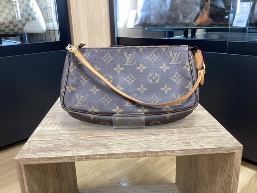 LOUIS VUITTONよりポーチ　モノグラム　M51980 