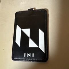 INIロゴ入り黒パスケーの画像