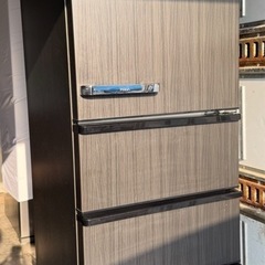 美品【 AQUA 】アクア 368L 4ドア 大型冷凍冷蔵庫の画像
