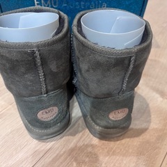 美品EMU ブーツの画像