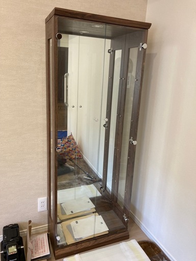 ガラスキャビネット新品未使用