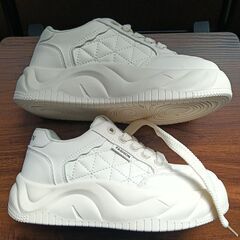 新品 23cm レディース スニーカー ホワイト シューズ 靴 カジュアル 厚底 識別番号:(937-Z)の画像