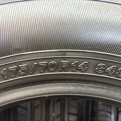 【走行短め】YOKOHAMA BluEarth-Es ES32 175/70R14 14インチ 夏タイヤ 4本 22年製 ヤリス フィット シエンタ ポルテ等　(STO054) の画像