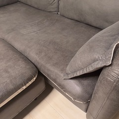 グレー　ファブリックソファの画像
